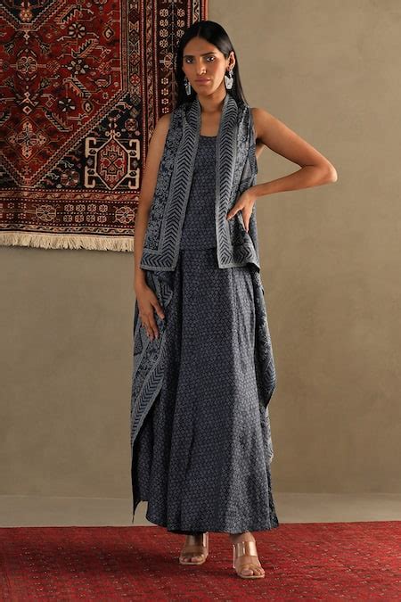 RI.Ritu Kumar | Designer Sarees, Gowns, Lehengas | Aza Fashions