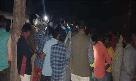 तेज रफ्तार कार ने एक परिवार की होली को किया बेरंग, बाजार से घर लौट रहे ...