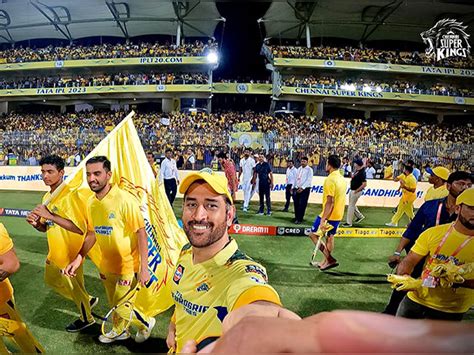 MS Dhoni, CSK players take lap of honour at Chepauk Stadium following ...