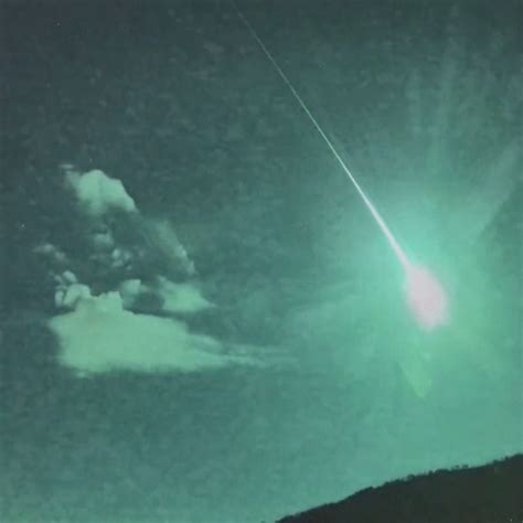 Comet That Exploded 的图像结果