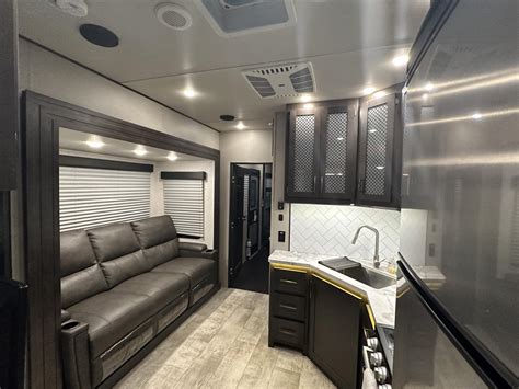 2022 GRAND DESIGN MOMENTUM 31G - Good Sam RV Rentals
