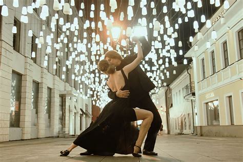 What is Bachata: A Vibrant Dance from the Dominican Republic