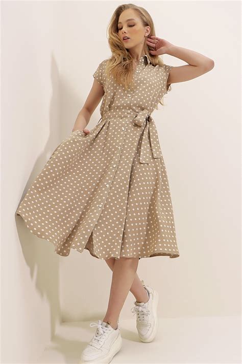 Bej Armürlü Puantiyeli Dokuma Midi Elbise - Alaçatı Stili | ElbiseBul