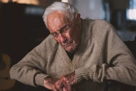 70岁送外卖，日本老人的人生没有退休