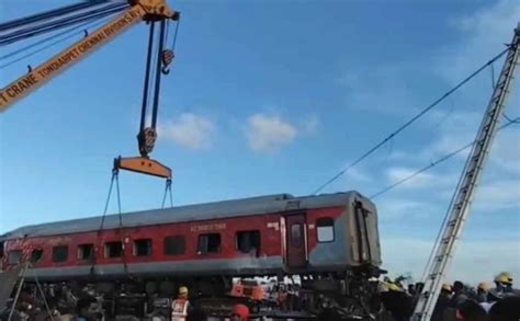கவரப்பேட்டை ரயில் விபத்து; தண்டவாள சீரமைப்புப் பணிகள் தீவிரம்!
