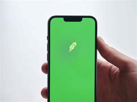 What You Need To Know About Robinhood's FDIC Insurance - 24/7 Wall St.