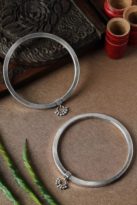 Buy Silver Plated Ghunghroo Plain Box Pattern Leg Kada-Set of 2 by Mero ...