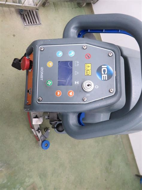 1 x Ice floor scrubber Model I20NBT. Lift out £10.