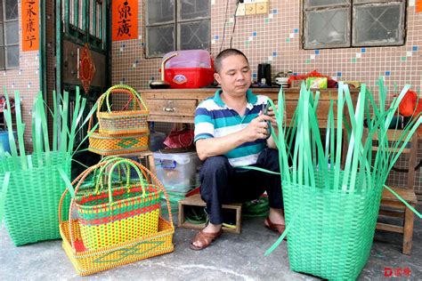 他从小无法站立，却用双手编织出美好人生_读特新闻客户端