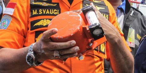 Lion Air Jet: Indonesian Searchers Find Black Box From Crashed Jet on ...