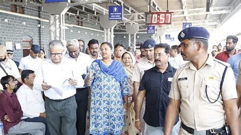 Mumbai: Western Railway GM conducts surprise inspection of stations on ...