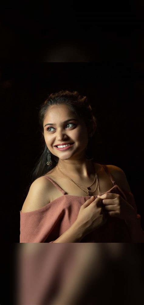 Best indian bride picture poses For Photography Idea _Dilus Photography