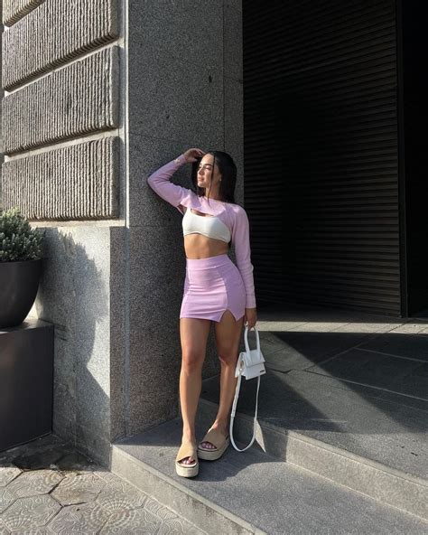 Hermosa colombiana de gran culo acepta que nuestra primera cita sea cogiendo