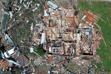 At least 21 people dead after deadly tornadoes hit Kentucky, Missouri