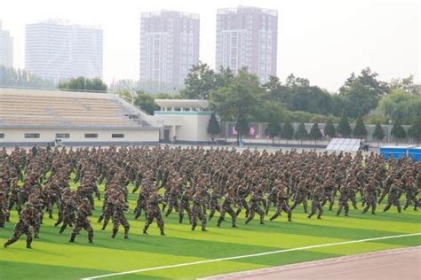 塘沽大庆道小学：变废为宝做花灯 萌娃欢乐闹元宵