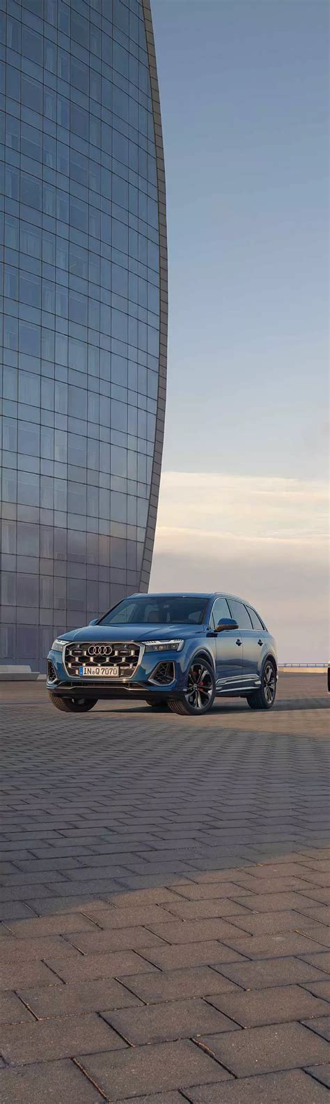 Audi Q7 - Price, Interiors, Features & More | Audi India