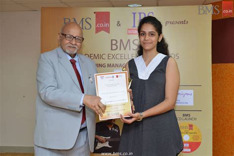 Felicitation of Disha Raju Manik, TYBMS Topper, Smt. Chandibai ...