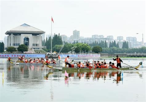 江苏：2021淮安西游乐园马拉松开跑-人民图片网