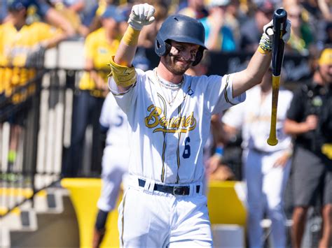 15 awesome photos from the Savannah Bananas' Milwaukee visit to Franklin Field