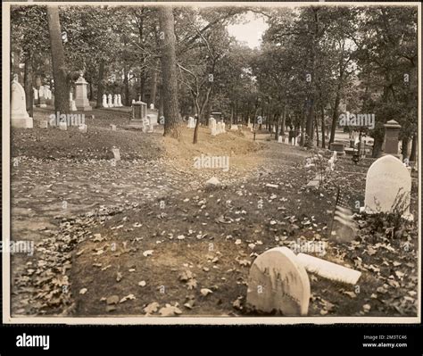 Sleepy hollow cemetery concord hi-res stock photography and images - Alamy