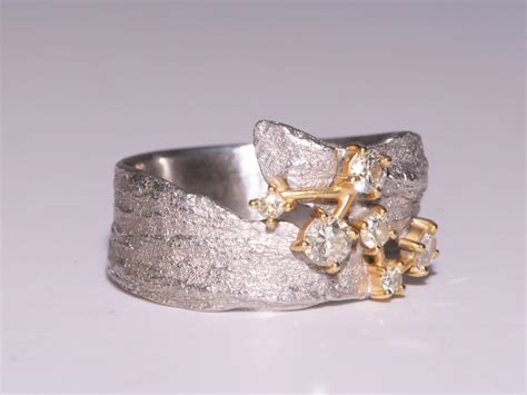 Heavy Platinum Textured Ring with Diamond Designer Brand Tomoyuki Suganuma V1115 For Sale at 1stDibs