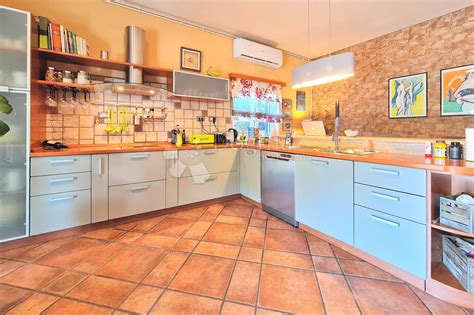 KOSTRENA KUĆA SA BAZENOM!, kuća, površina 200m2