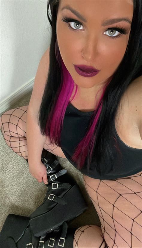 Are guys really into thick goth girls? : r/goth_girls