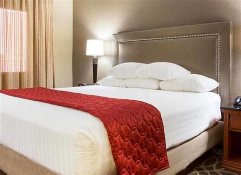 Drury Inn & Suites Riverwalk Hotel