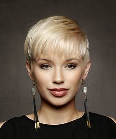 Pixie Hairstyles With Bangs by Light Pixie Cut With Layered Bangs Pixie Hairstyles With Bangs