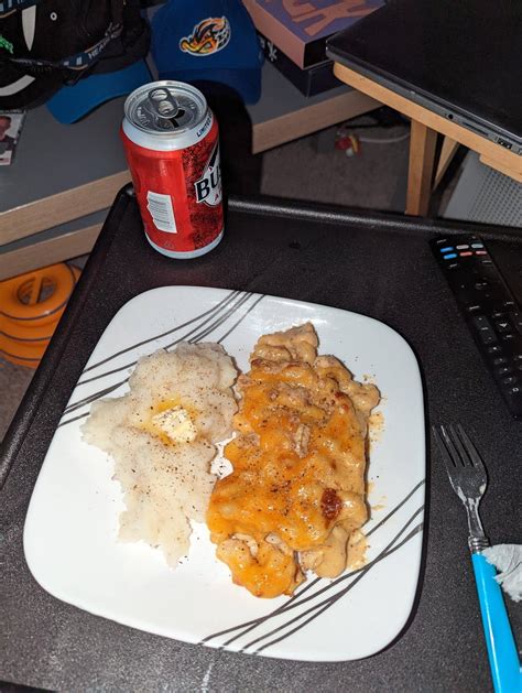 Brisket mac from Costco, instant mashed potatoes, Busch light apple : r ...