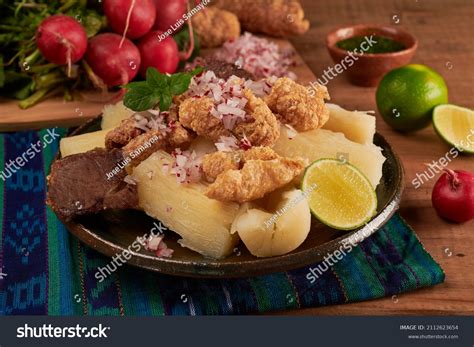 Yuca Frita Con Chicharron