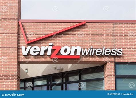 Verizon Wireless Retail Store Editorial Photography - Image of consumer, wireless: 42286337