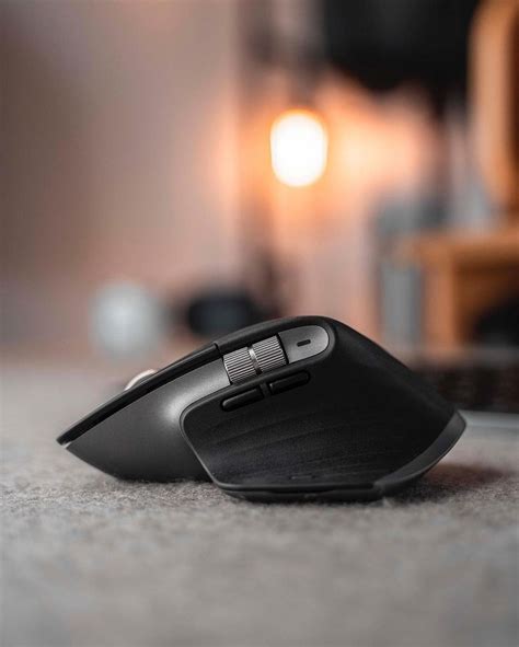 Iridescent Black Computer Mouse 的图像结果