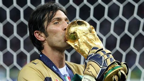 'That's all folks!' - Legendary former Juventus & Italy goalkeeper ...