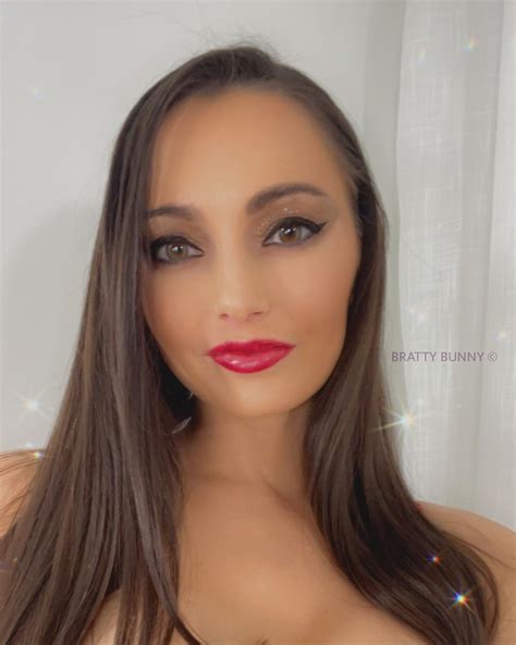 Goddess Bratty Bunny Domme Addiction Daily Fix: Wednesday December 7th 2022 - Domme Addiction