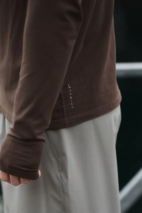 Muscle Fit Zip top sports top with DryMove™ - Brown - Men | H&M IN