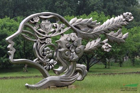 不锈钢七彩凤凰动物雕塑-宏通雕塑