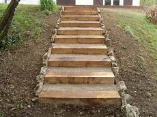 marche en exterieur terrasse en bois et escalier en traverse bois jardinage marche en exterieur terrasse en bois et escalier en traverse bois jardinage