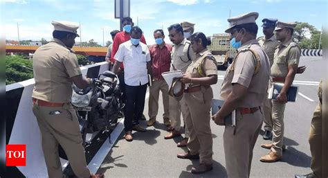 Speeding biker falls off flyover in Coimbatore, dies | Coimbatore News ...