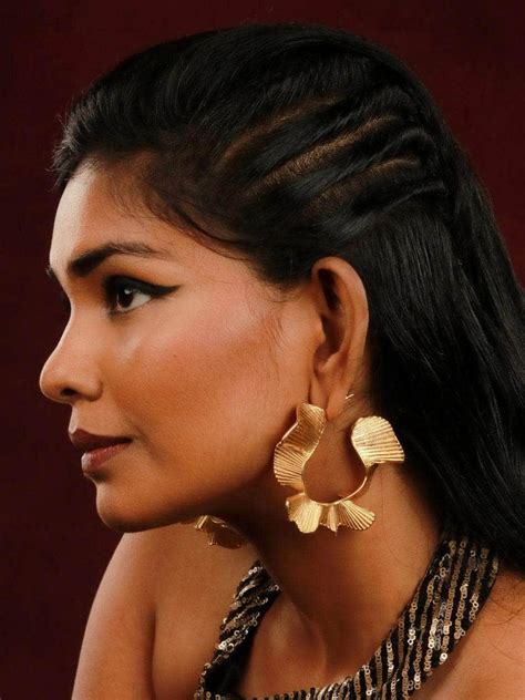 Buy Chunky Wavy Hoop Earring Online - Ishhaara