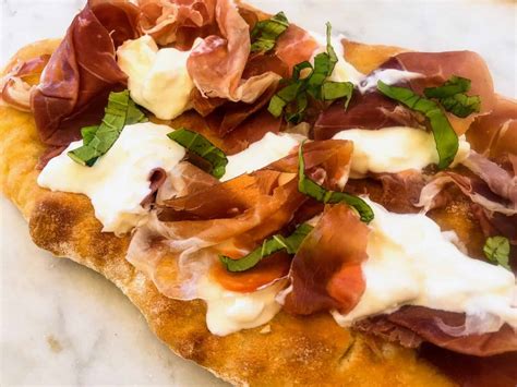 What Is Pinsa? - All About Rome’s Healthy Pizza - Eating Around Italy