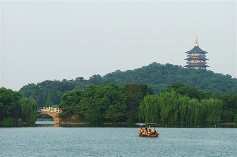 中国最大方的5A景区，18年来免费对游客开放，一年四季都是旺季_杭州西湖
