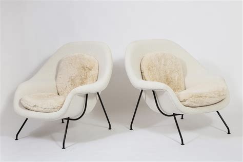 Eero Saarinen for Knoll Pair of Two-Tone Womb Chairs with Ottomans, USA ...