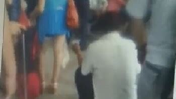 上海一高校男生被指偷拍女乘客裙底(组图)_凤凰资讯