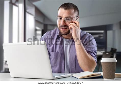 Businessman On Computer 的图像结果