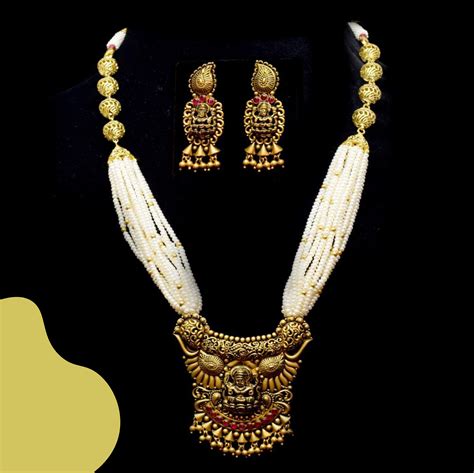 Kalyan Jewellers’ temple jewellery is really easy to style | Gold temple jewellery, White stone ...