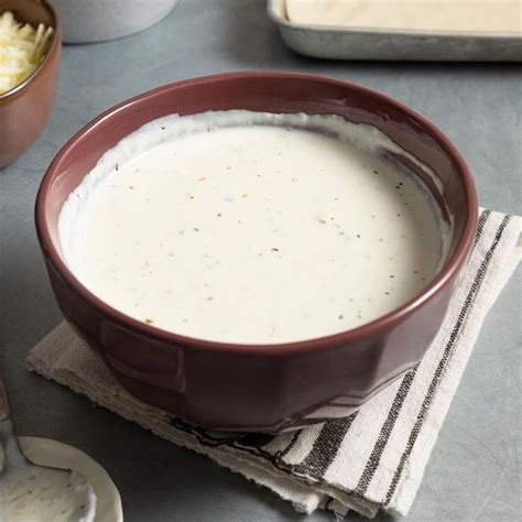 White Pizza Sauce Recipe: How to Make It