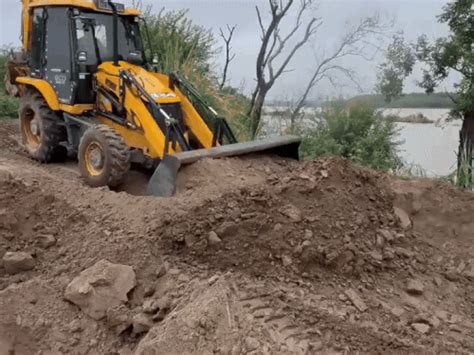 190 villages in Amritsar affected by floods Snake bites elderly man ...
