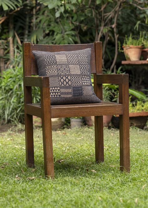 Get Black Handloom Brocade Cushion cover at ₹ 400 | LBB Shop