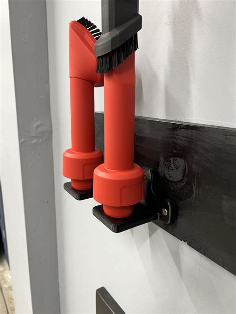 STL file Milwaukee AIR-TIP 1 1/4in Vacuum Hose Tip Organizer Wall Mount ...
